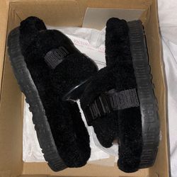 UGG Fluffita Black Slides