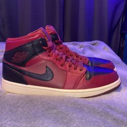 Jordan 1 Retro Mid Team Red And Black