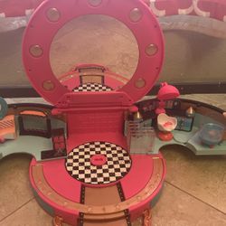 LOL doll Zip Up Salon