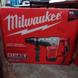 Milwaukee New 1 9/16" Rotary Hammer 