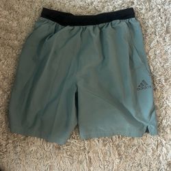 Men’s L Adidas Shorts 