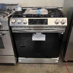 NEW OPEN BOX SAMSUNG STAINLESS STEEL GAS SLIDE IN 30”