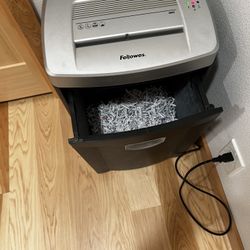 Fellowes Paper Shredder