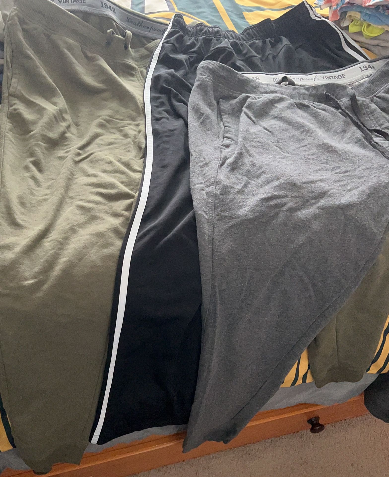 4 Sweat/athletic Pants Size Large