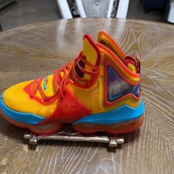 Men’s Size 10 Nike LeBron XIX  Looney Tunes  Mantra Orange Blue Fury DC9338-800
