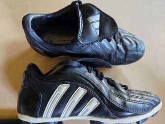 Adidas Traxian Firm Ground Soccer Cleats. Size 13 Kids.