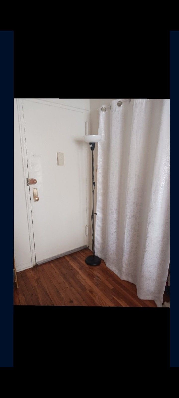Ikea floor lamp New with energy bulb.
High quality
Only 6 dollars.
Incredible deal
