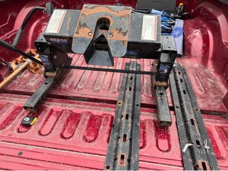 Reese 16K Quik-slide 5th Wheel hitch with Rails