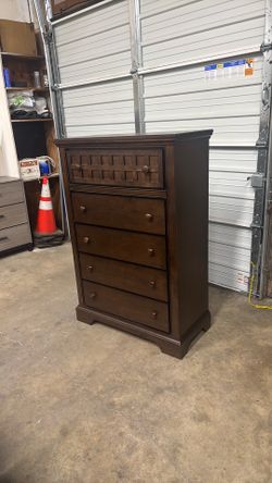 Chest of drawers