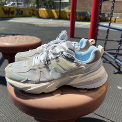 NIKE V2K RUN "METALLIC PLATINUM" SNEAKERS - NEUTRALS