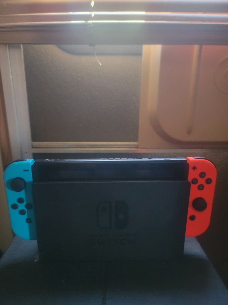 Nintendo Switch 32GB Handheld Console GAMES INCLUDED