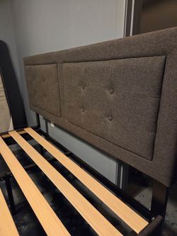 Queen bedframe