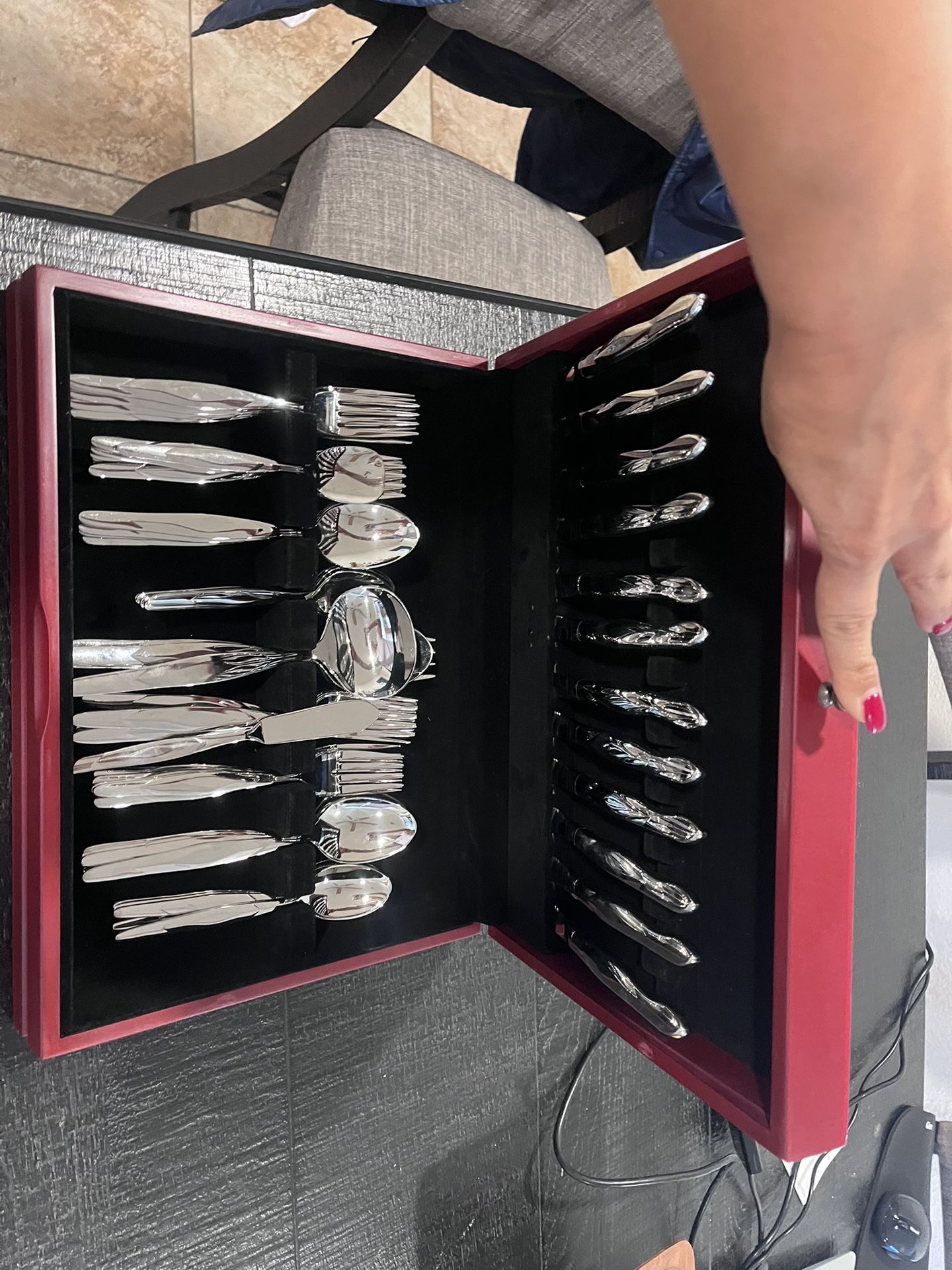Cutco 12 Person -5 Pc Stainless Steel Flatware set