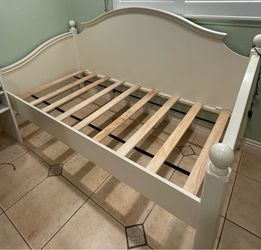Madison White Twin Wood Daybed | Platform Bed