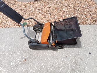 Fiskars outlet grass catcher