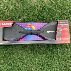 RAZOR RIPSTIK CASTER BOARD LIGHTSHOW ANIMATED MULTICOLOR LED WITH FIVE LIGHT MODES