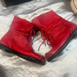 Hardy y Boost Red Leather