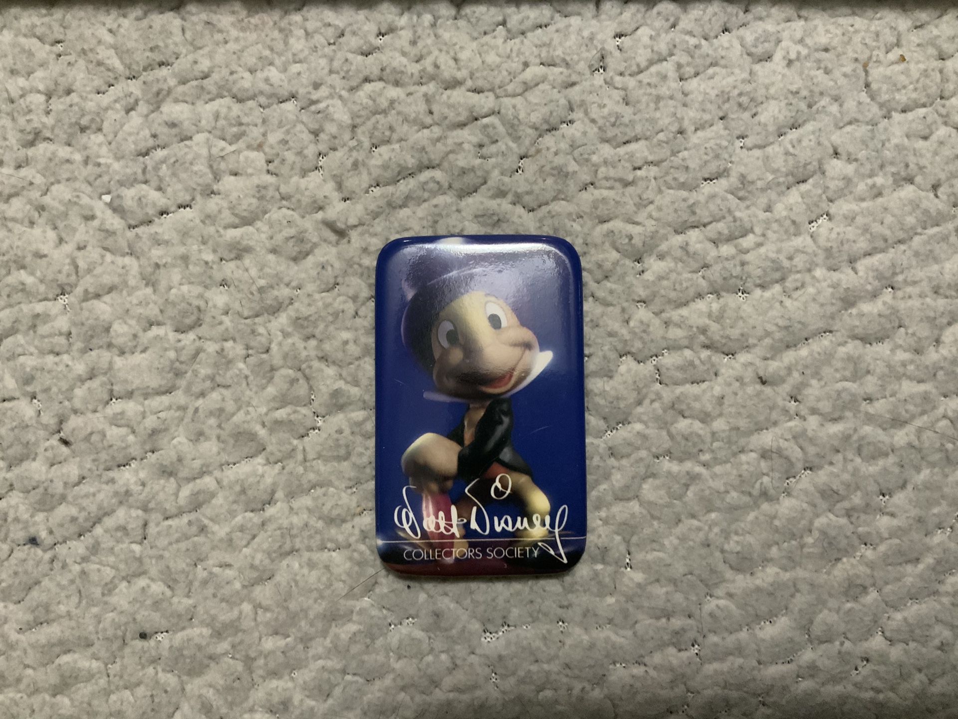 Cast Employee Pin/Button (Not sold to the public) Walt Disney Imagineering WDI Character: Jiminy Cricket Theme: Walt Disney Collectors Society