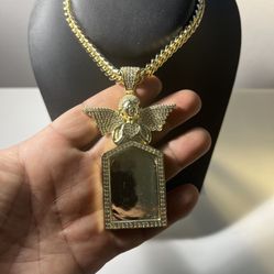 Picture Frame Pendant with Picture installation Free