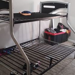 Twin/Full Metal Bunk Bed 
