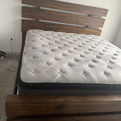 🔥 MOVING TONIGHT – King Bed Frame + Headboard – Must Go
