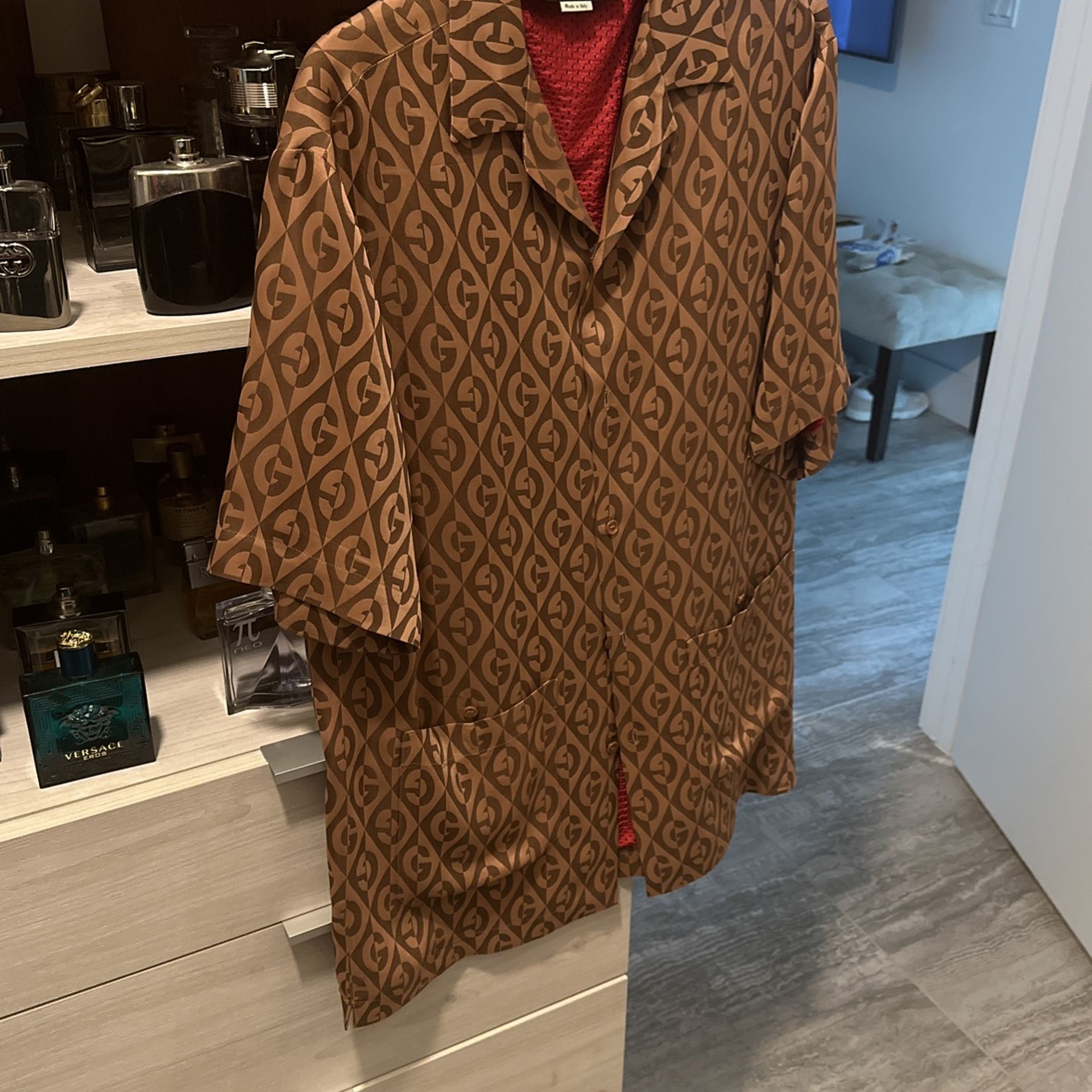 Gucci Bowling Shirt Oversized for Sale in Miami Beach, FL - OfferUp