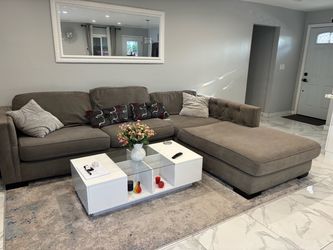 Large Sectional Couch with Chaise