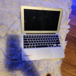 Apple Laptop 