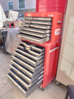 Craftsman tool box. 24 drawers not ball bearing. No keys. has Some stickers needs a miner dust cleaning. I can deliver for extra.