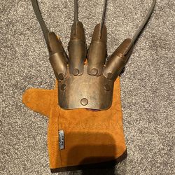 Freddy Krueger glove
