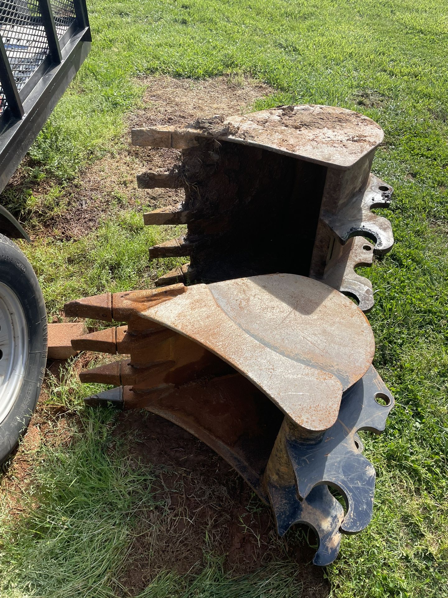 Two Kubota Kx 033 And Kx 71-3s 18’ & 24’ Quick Disconnect,Buckets