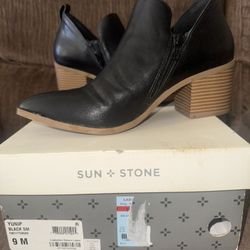 WOMENS SIZE 9 NEVER USED 