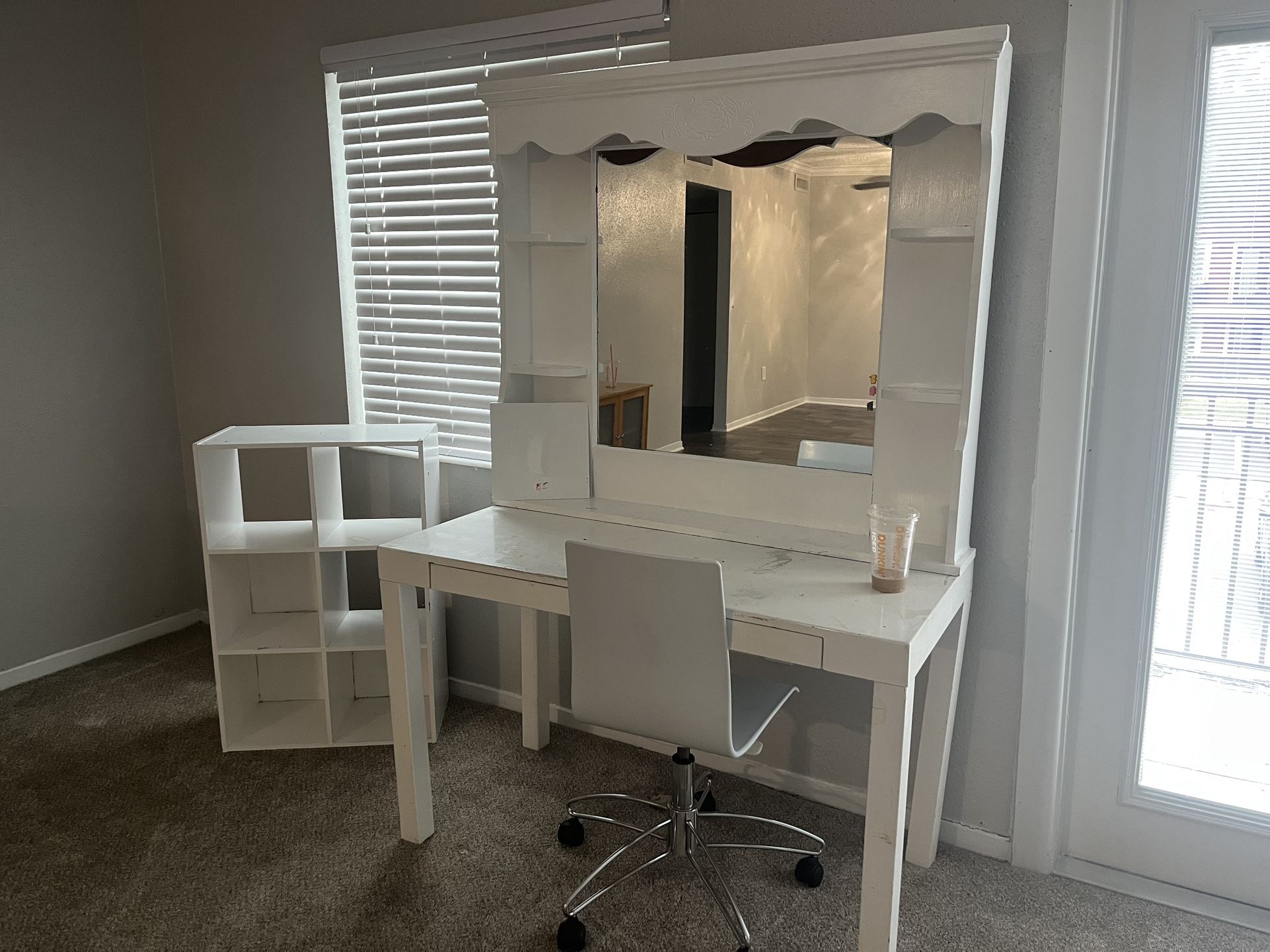 Full Vanity Room Or Office Set Vanity Mirror Desk Chair And Cubicle