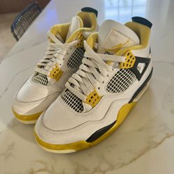 AIR JORDAN 4 “LIGHTNING” (2021)