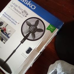** LASKO LARGE ROOM 18" PEDESTAL FAN WITH REMOTE OSCILLATION** $40