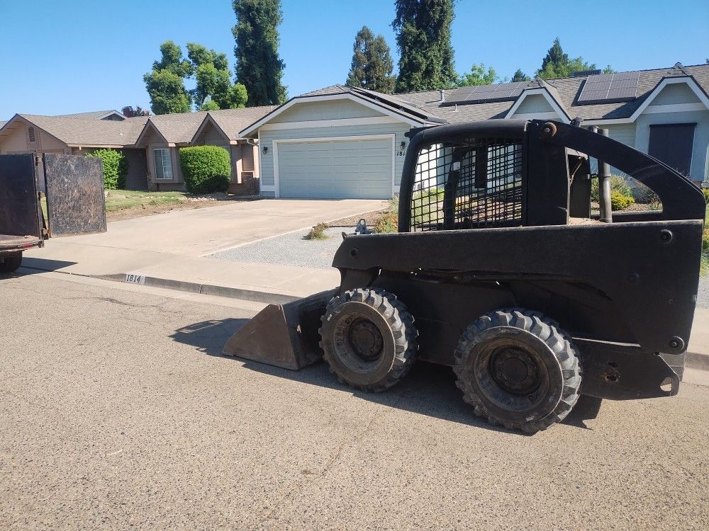Bobcat Tractor John Deere 317