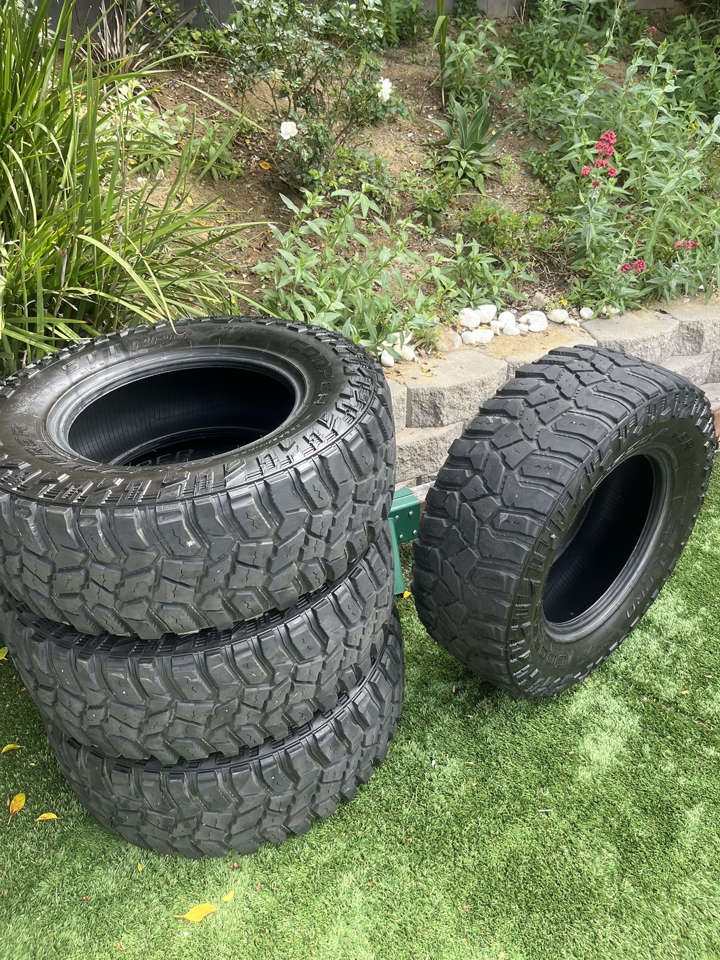 295/70/18 COOPER DISCOVERER STT PRO MUD/SNOW TIRES