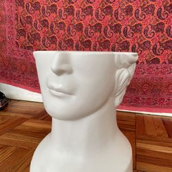 URBAN OUTFITTERS Bust Ceramic Side Table In White