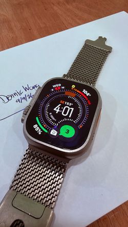 Apple Watch Ultra 2 49mm Natural Titanium + Titanium Milanese Loop