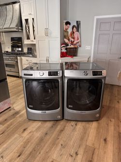 Maytag 4.5 Cu.ft Front Load Washer And 7.3 Cu.ft Gas Dryer Set.