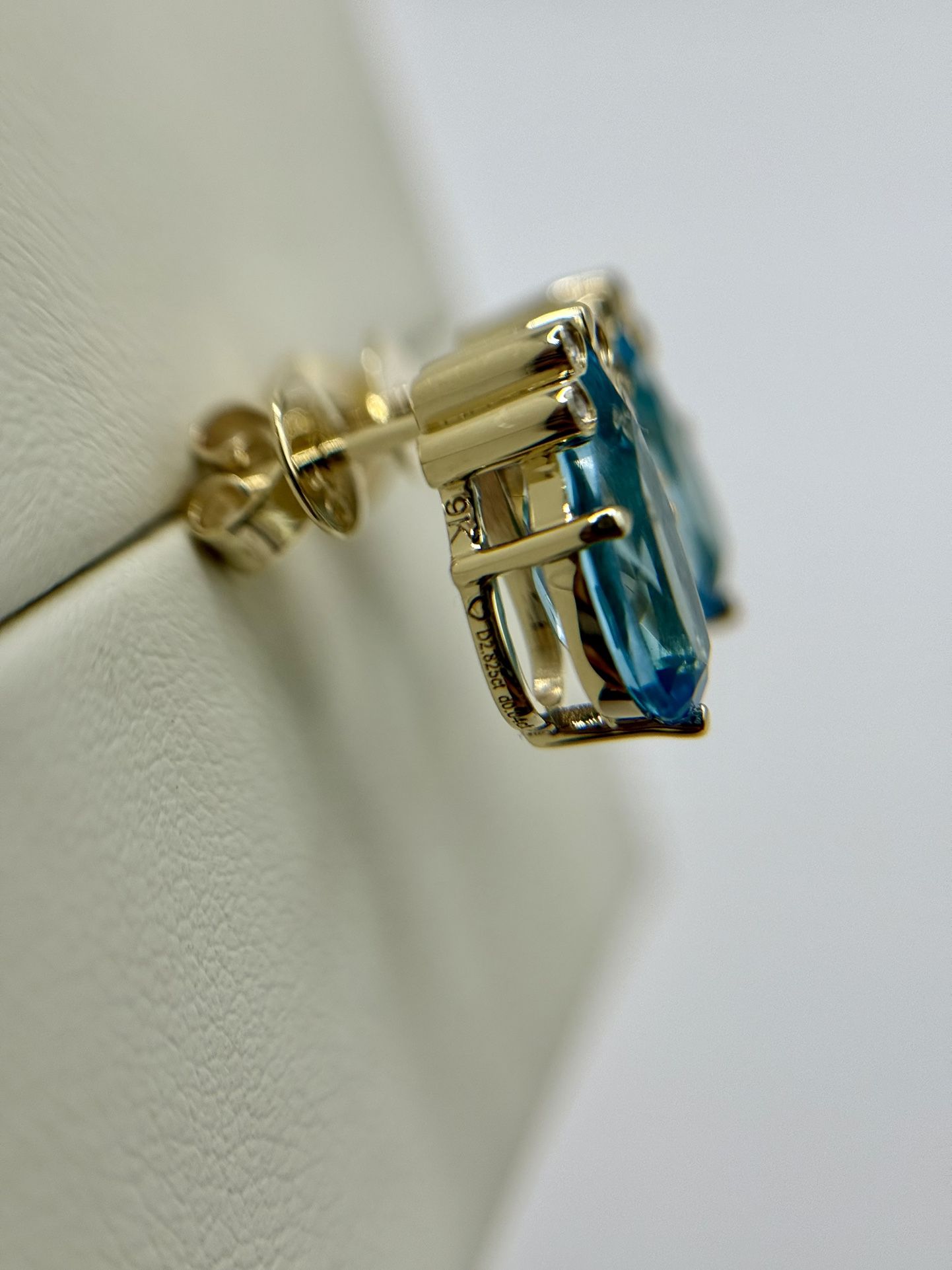 NWOT 9K Yellow Solid Gold 2.825ct Blue Topaz Pear Cut/0.04ct Diamonds Earrings