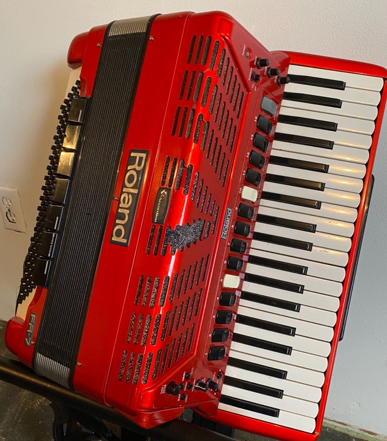 Roland FR-7 Digital Piano Accordion & Roland FBC-7 V Accordion Pedal