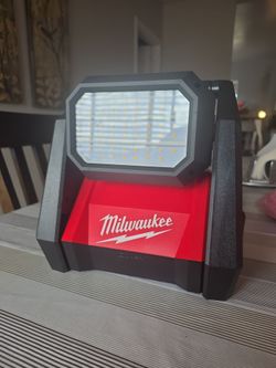 M18 GEN-2 18-Volt Lithium-Ion Cordless 4000 Lumens ROVER