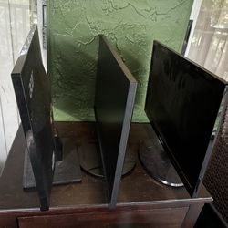 4 gaming monitors (no cables)