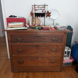 Wooden chest of drawers