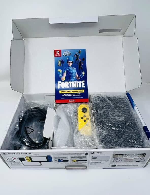 Nintendo Switch Fortnite Wildcat Special Bundle CODE INCLUDED NEW