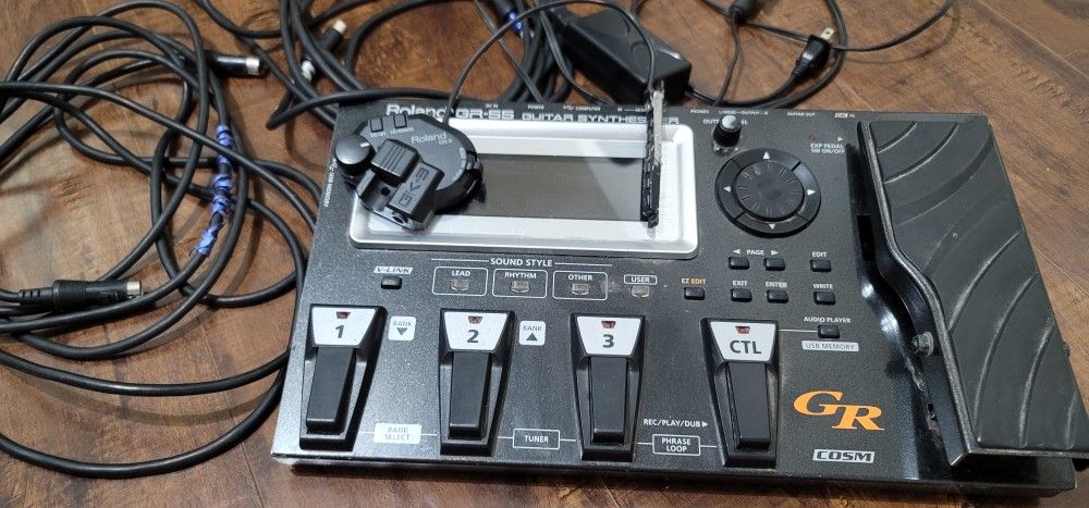 Roland GR-55 GUITAR SYNTHESIZERRoland GR-55 GUITAR SYNTHESIZER
PICK UP free STILL WORK
Price FOR GR-55 AND CABLES 350dlls
Pick up included free
2 C