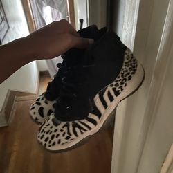 For $110 Throw Offers PICKUP ONLY AKRON OHIO