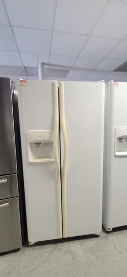 Frigidaire Side‑by‑Side Fridge – Ice & Water, White, Clean