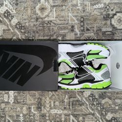 Nike Size 6.5 Men Brand New 